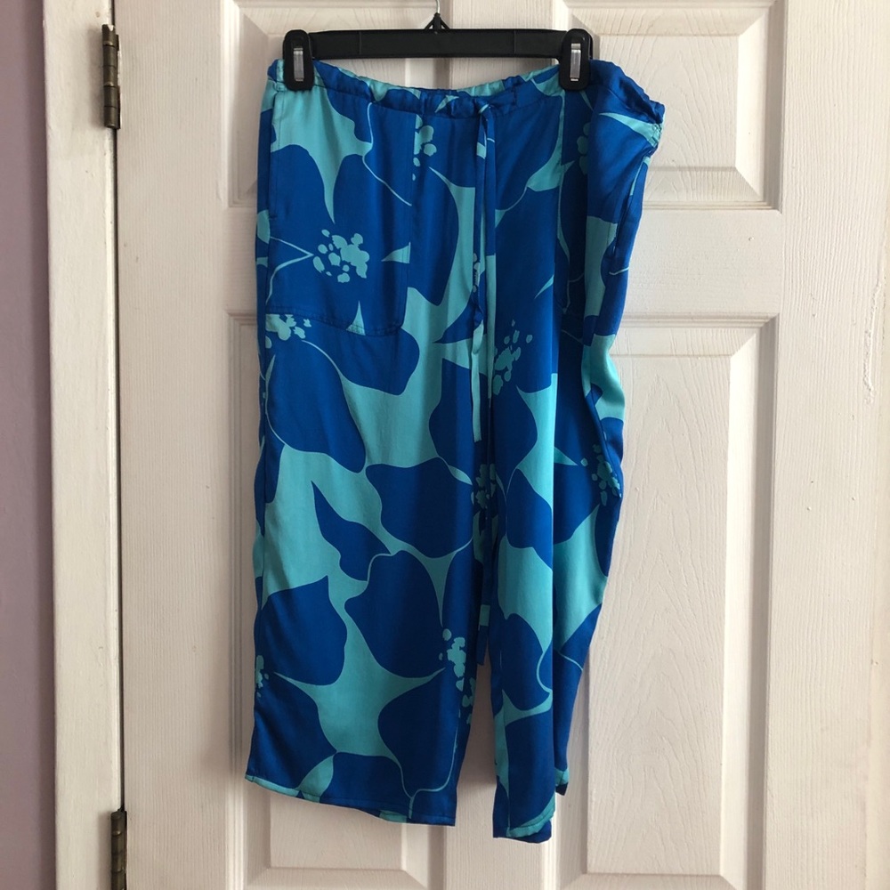 SILK turquoise blue large floral capri Bermuda  pants  XS drawstring